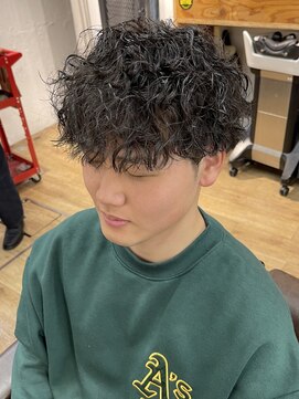 クオンヒール 淀屋橋店(QUON HEAL) スペインカール/スパイキーショート/フェザーパーマ/フェード×