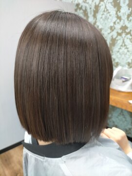 ブロス(BROS.) 切りっぱなしボブ