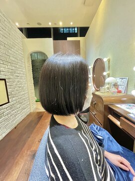 エルサフィロ ヨドヤバシ(el zafiro yodoyabashi) 【el zafiro yodoyabashi】白髪馴染ませミニボブスタイル