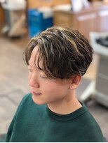 グラスヒビキ ツーブロック刈り上げショート