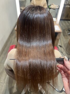 オーダーメイドストレートでまとまり扱いやすい髪へ