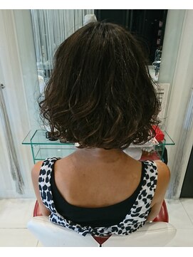 アンテイア(Antheia) 抜け感パーマ