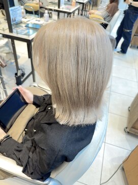 ネオリーブギンザ 銀座店(Neolive GINZA) ホワイトベージュカラー【銀座】鶴岡