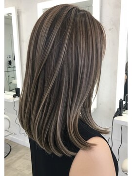 エル 新小岩(elu) 美髪/ワイドバング/レイヤーカット/くすみベージュ/新小岩駅