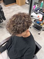 イーラ(era)&nbsp;メンズパーマ外国人風スペインカールスパイラルパーマ