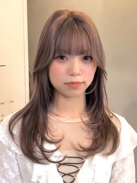 ロティー(loty) レイヤー 前髪 顔周りカット ブリーチ ミルクティグレー 20代