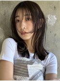 レイヤーカット顔周りグレージュ前髪あり透明感カラー
