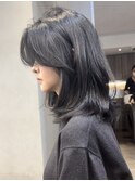 ミディアムヘア　かきあげ前髪　レイヤーカット