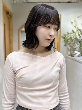 クル(k u r u) 波巻きボブ 顔まわりカット