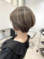 ネリ(NERi)&nbsp;白髪を活かす☆透明感ショートボブ×白髪ぼかし