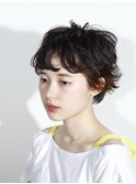 ショートヘア　　ダークトーン　ポイントカラー　ハイライト
