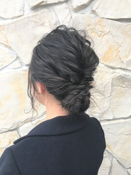 ヘアメイク ヴァロ(Hair Make VaLo) シンプルシニヨン＋こなれ感