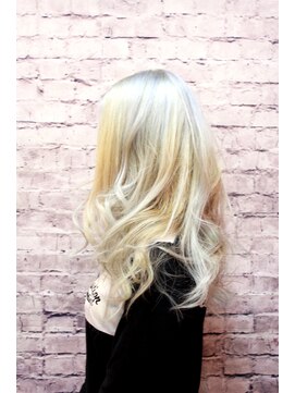 フオラヘアー 中板橋店(Fuola HAIR) ゆるふわ波ウェーブ×外国人風ブロンドハイトーンカラー