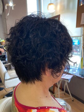 レリビー アウラ(LELiBE_'aula) しっかりカールのスッキリショート