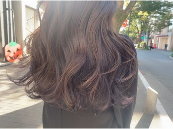 パーミル ヘア クマモト(permille ‰ hair Kumamoto)の写真/《下通りアーケード◆高技術×プチプラ》大人カワイイを演出*ゆるふわウェーブで女性らしい柔らかな印象に!