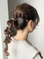 リルア 博多(LIRUA)&nbsp;ポニーテール風編み下ろしアレンジ