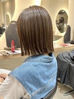 ヒビヲ(HIBIO) タッセルボブ切りっぱなしボブワンブリーチダブルカラー