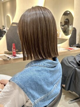 ヒビヲ(HIBIO) タッセルボブ切りっぱなしボブワンブリーチダブルカラー