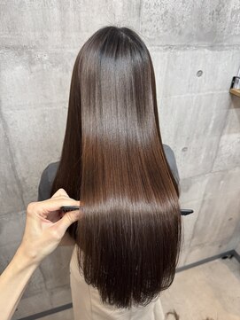 アリアバイエクラート 新宿南口店(ARiA by ECLART) ★気になるうねりや広がりは美髪矯正でおサラバ★