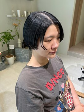 ウキ(uki.) シンプルに雰囲気のあるショートボブ