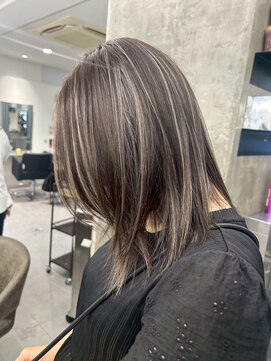 キング 心斎橋店(K!ng) ハイライトカラーミルクティーベージュレイヤーカット