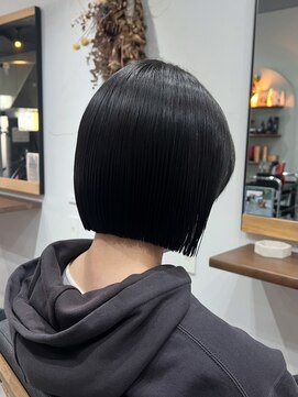 黒髪ミニボブ