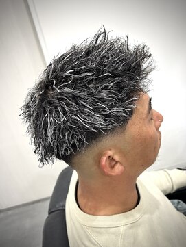 縁 ハナレ(en 870) ホワイトメッシュ/ツイスト/スキンフェード