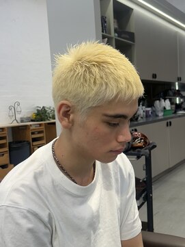 アロッタ 梅田茶屋町(alotta) ストリートに決まる◎ホワイトブロンド×メンズショート