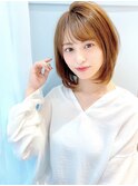 アッシュカラーツヤ感ノーブル前下がりショート