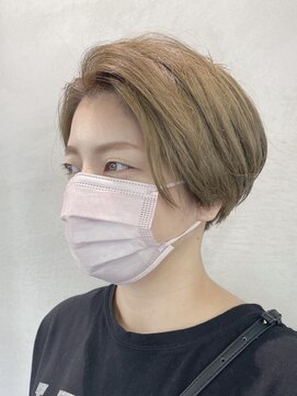 オジョマノ(OjOmano) 刈り上げショートボブ/ハイトーンカーキベージュ　千歳烏山