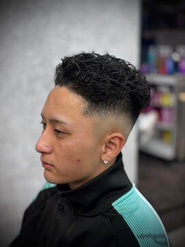 ヴィ 大宮(Vii) ダークアッシュ/カルマパーマ/アッシュブラック[メンズ/大宮]