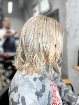 ワン(ONE) medium hair×white beige