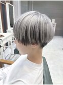 マッシュショート　ツートンカラー　ホワイトグレーに内側は黒髪