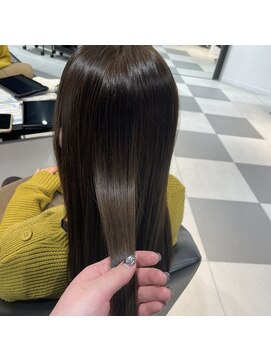 イワイナゴヤ(i i -IWAI NAGOYA-) 柔らかいベージュブラウン