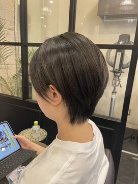 ヘアー ニーナ(hair nina) 後頭部に丸みのあるショートカット