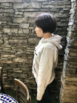 リリー(LiLy) 黒髪シンプルショート