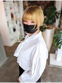 プラチナブロンド×刈り上げショート