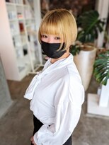 アンゼロ(UNZELO)&nbsp;プラチナブロンド×刈り上げショート