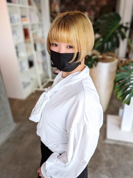 アンゼロ(UNZELO) プラチナブロンド×刈り上げショート