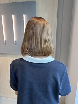 シダ(sida SAIIN) 10代20代30代ハイトーンボブミルクティーベージュ