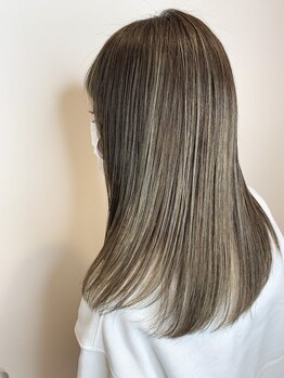 アットチルプラスグランジュ(@chill＋granze)の写真/10年以上のキャリアを積んだ経験豊富なスタイリストが大人女性の悩みを解決！髪に優しい施術で美髪に導く☆