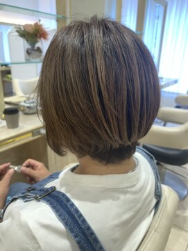 アッシュ 仙川店(Ash) 40代50代60代大人ひし形ショート白髪ぼかしハイライトベージュ