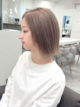 切りっぱなしボブ/ミルクティーベージュ/くすみベージュ