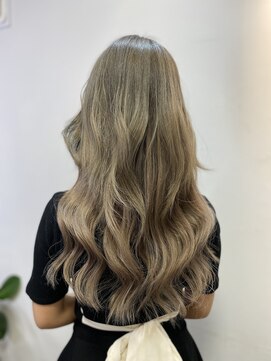 フツーロ 栄(FUTURO) スモーキーベージュ