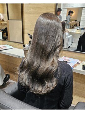 エイト 福岡天神店(EIGHT fukuoka) グレージュ