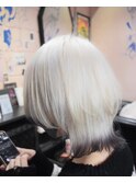 ジェンダーレス中性ウルフカットホワイトデザインカラー