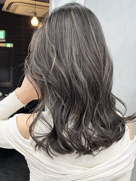 ルアナ(Luana.) ◇極細ハイライトで派手過ぎず上品なデザインの大人可愛いヘア◇