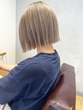 エミス バイ メルト 吉祥寺(emis by melt) 【吉田江梨】ミルクティーベージュアッシュ切りっぱなしボブ