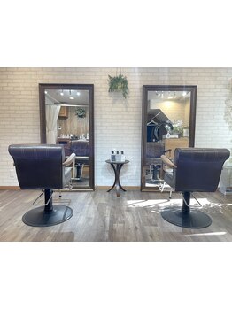 神奈川の有名サロン出身のオーナーが営む本格ヘッドスパと似合わせカットのお店。仕事終わりの予約もＯＫ！