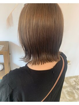 ヌイ(nui) [佐賀/medium/切りっぱなしボブ/ベージュカラー]